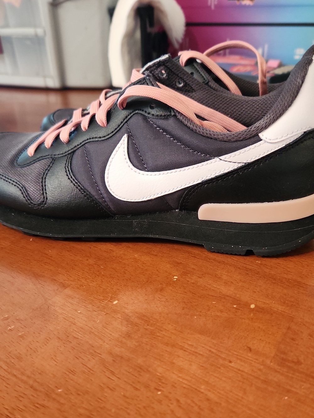 Nike CW7637-991  Internationalist Low By You Black White Swoosh Pink Accents